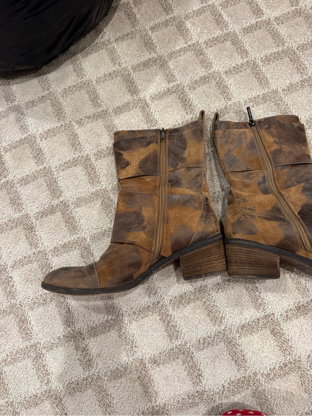 Donald J. Pliner Brown Distressed Suede Buckle Ankle Boots! Perfect for denim !! - Picture 5 of 5